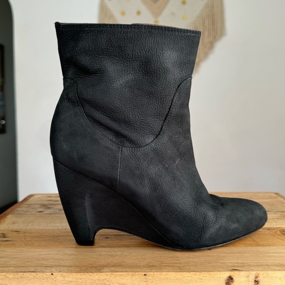 Corso Como Black Oiled Leather Pointy Toe Wedge Mob Wife Ankle Boots Size 10 - Picture 5 of 16